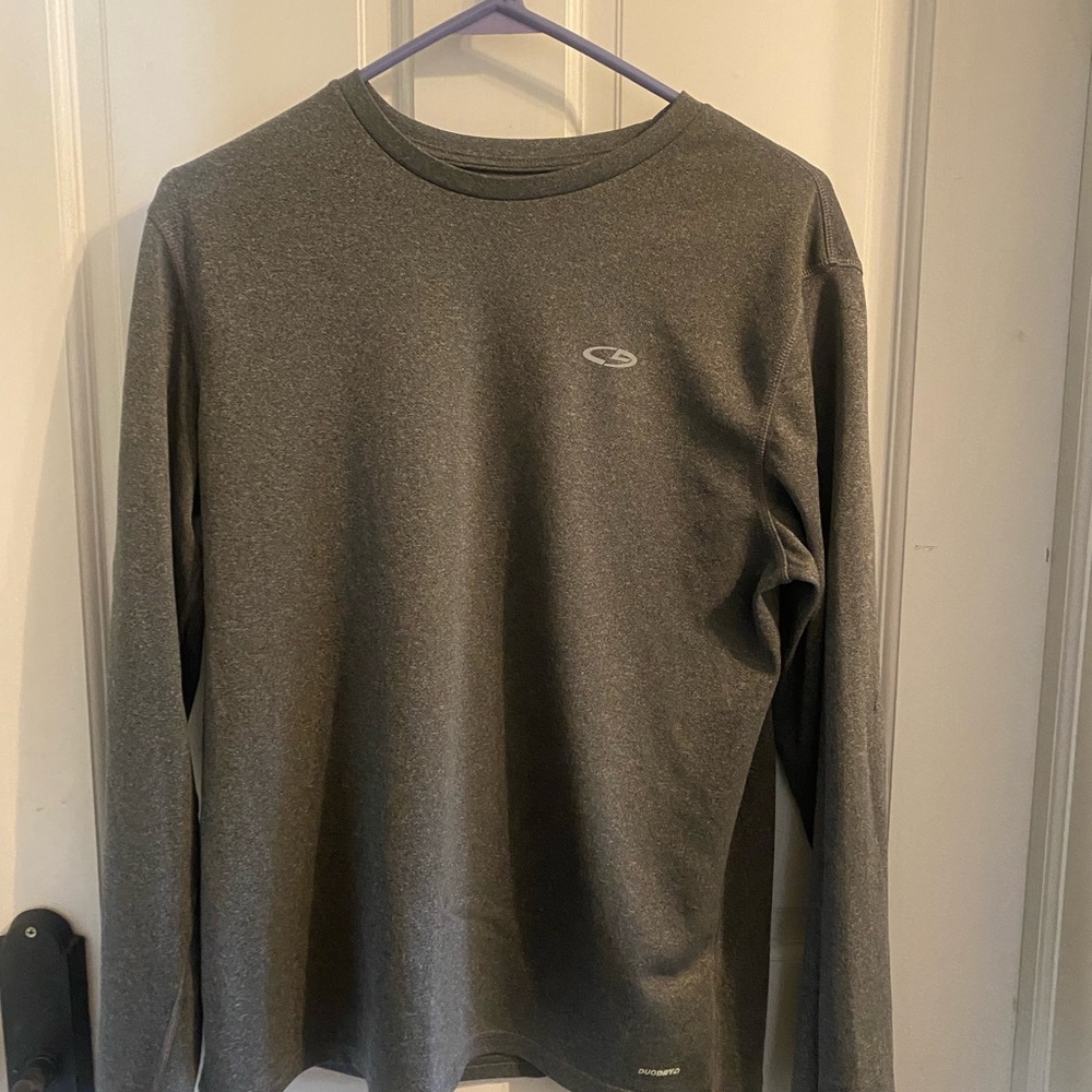 Champion duo dry long sleeve tee. In gray .little thicker than a T-shirt. Size M
